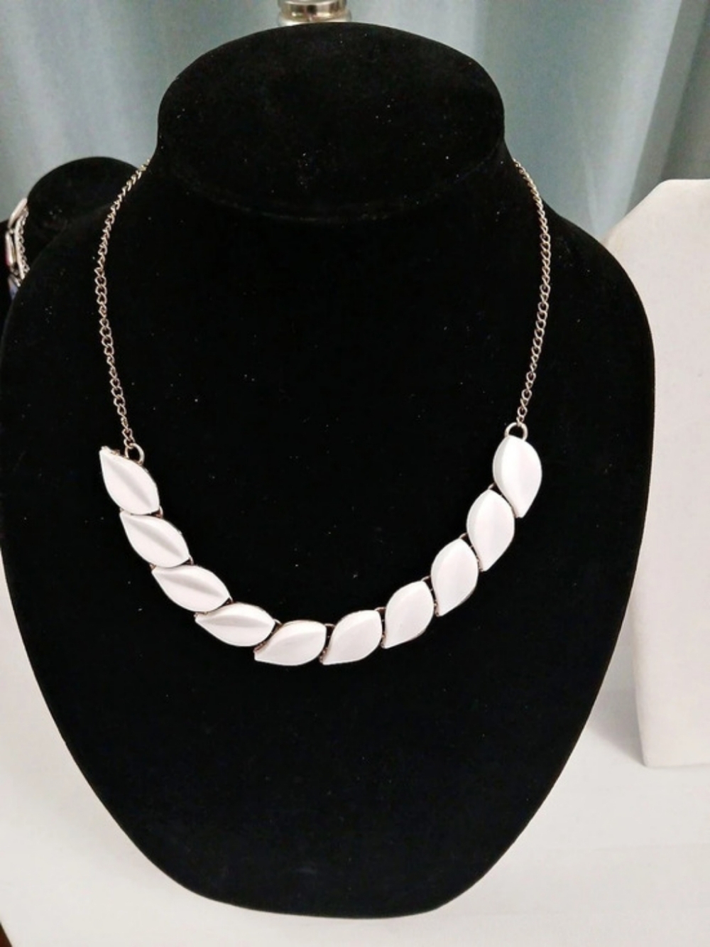 White Statement Link Necklace